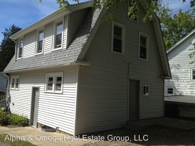Building Photo - 224 Elmwood Dr