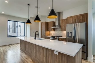 Building Photo - 5609 Live Oak St