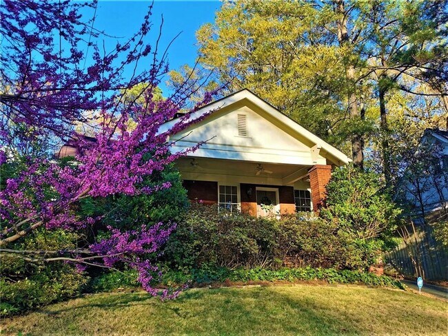 Foto del edificio - 3215 W Shadowlawn Ave NE