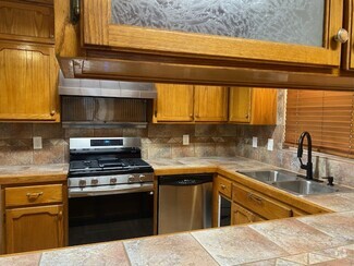 Building Photo - 8442 S Fruit Ave