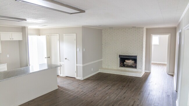 Building Photo - 309 Warren Dr