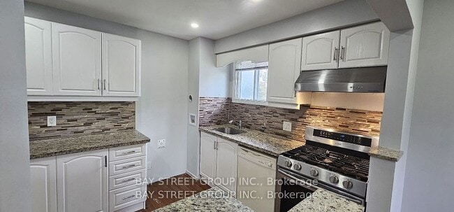 Building Photo - 882 Southdown Dr