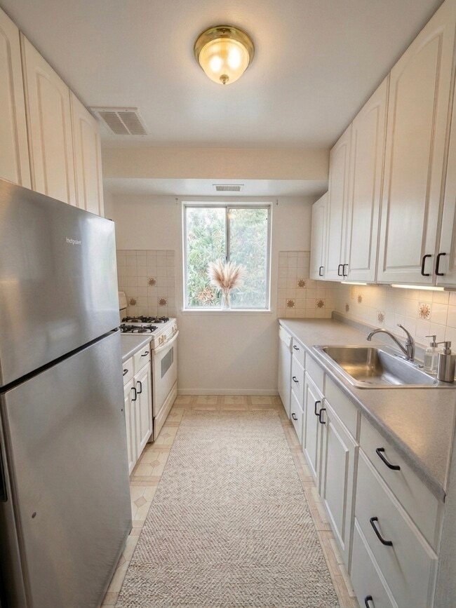 Kitchen - 9921 Bustleton Ave