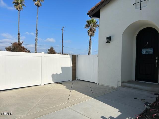 Building Photo - 5200 Breakers Way