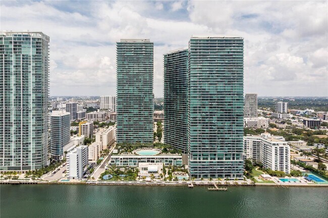 Foto del edificio - 501 NE 31st St