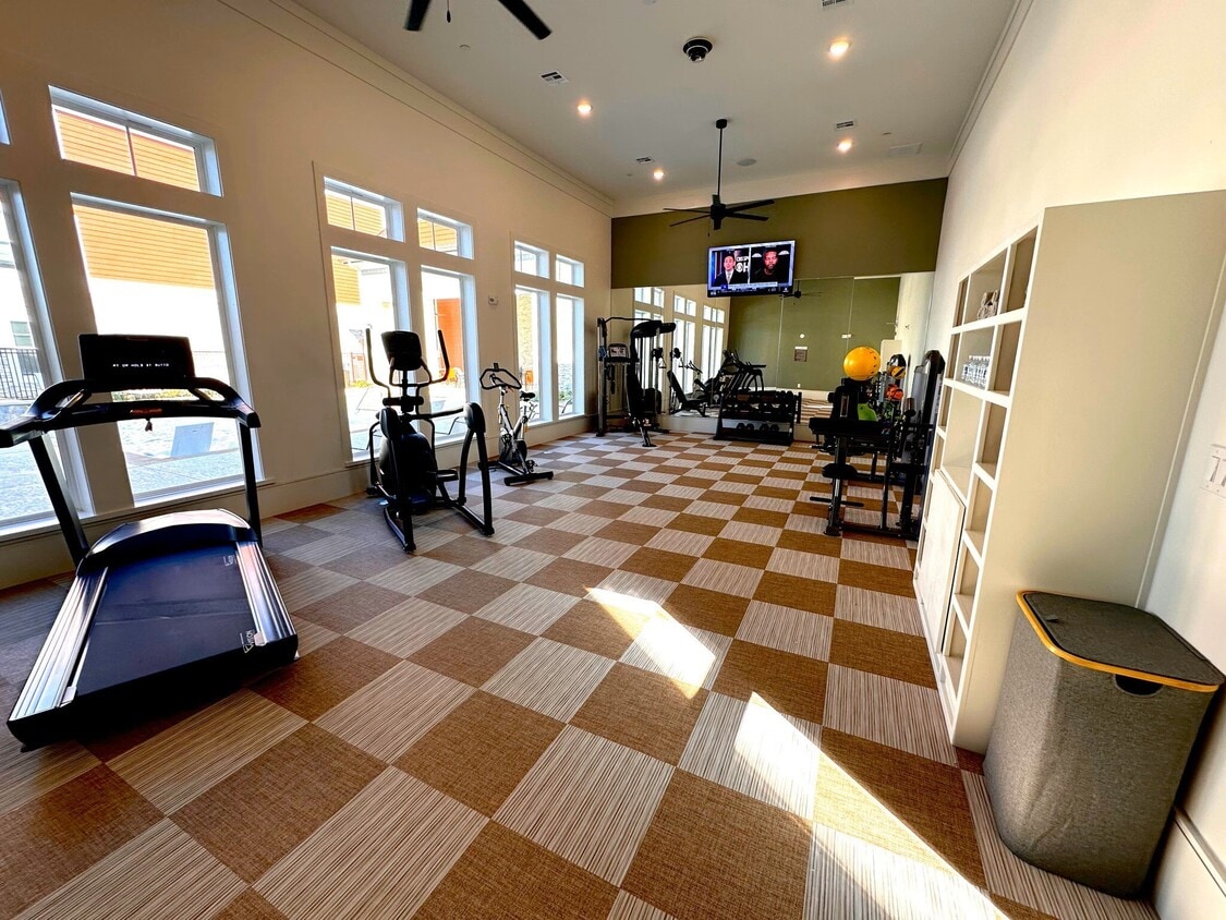 Building Photo - 17011 W Little York Rd