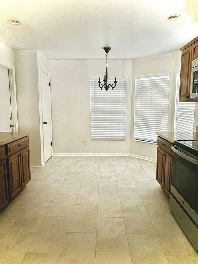 Building Photo - Piedmont Wekiva 4 bedroom 2 bath Home with...