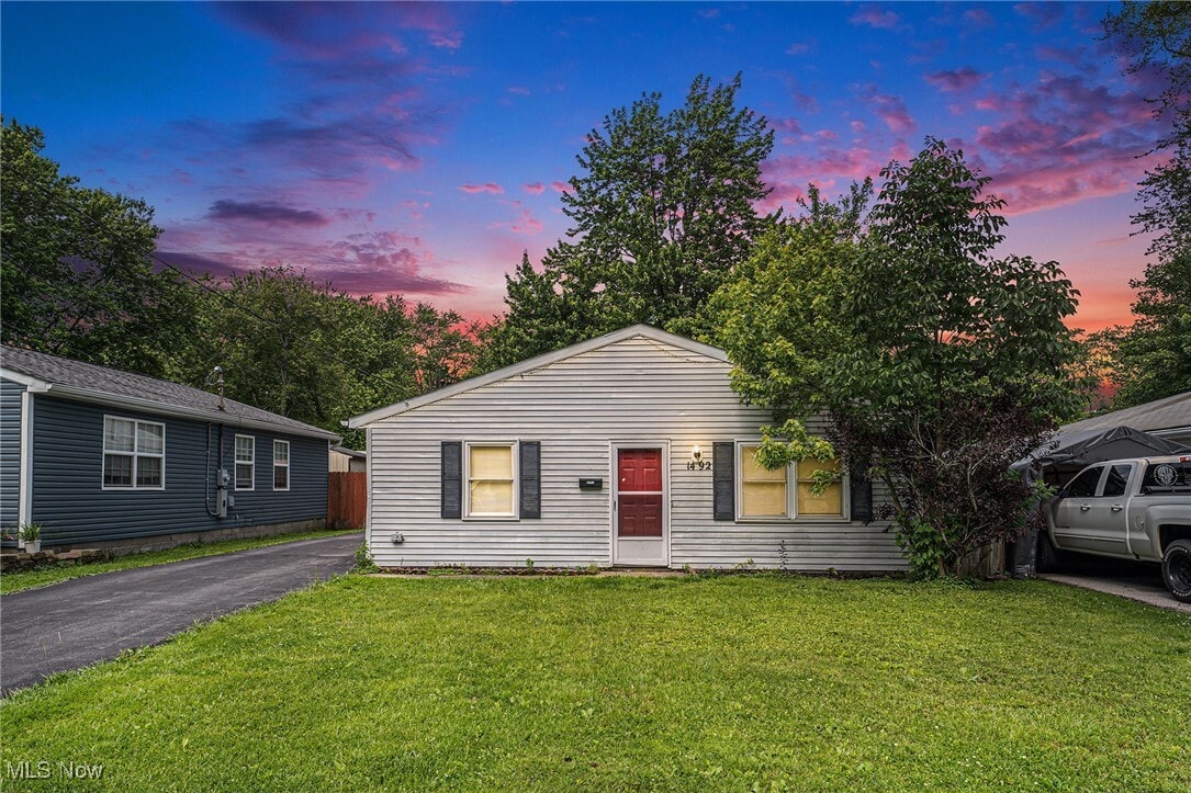 Primary Photo - 1492 Ansonia Ave