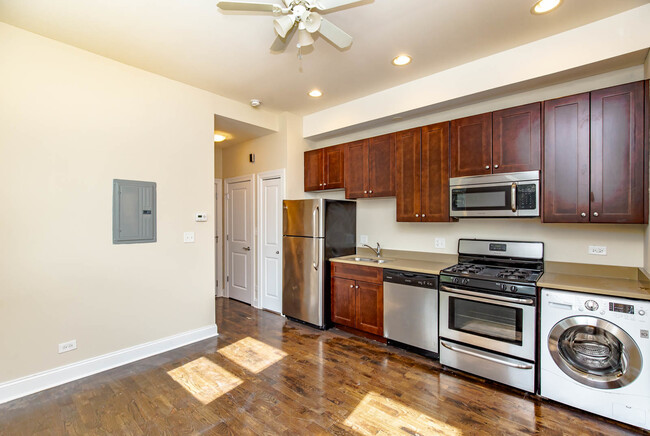 Building Photo - 649 W Deming Pl