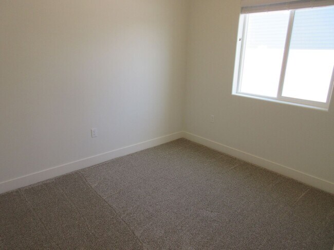 Foto del edificio - Newer Construction Single Level Twin Home ...