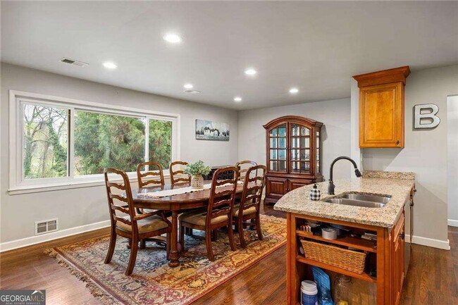 Foto del edificio - 2341 Elmwood Cir SE