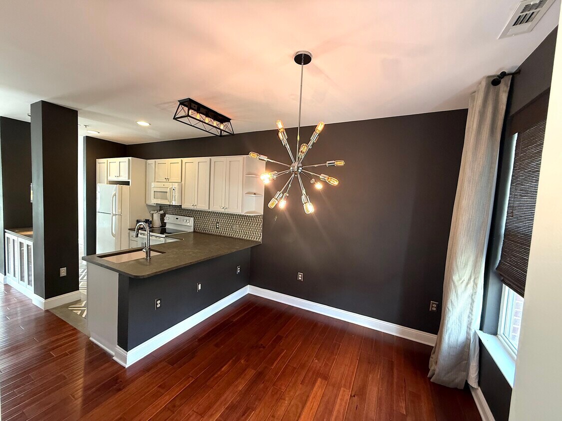 Primary Photo - 1302 Kenilworth Ave