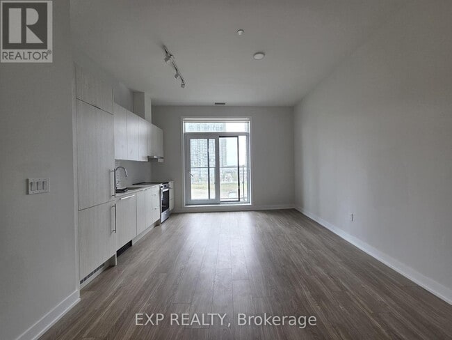 Building Photo - 430-430 Square One Dr