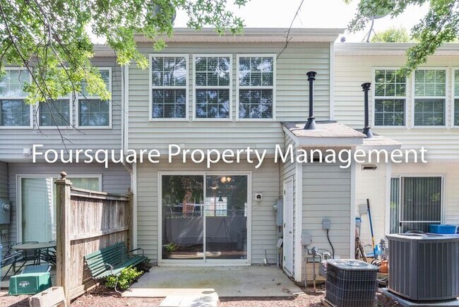 Building Photo - Townhome| Washer/ Dryer Included| Back Pat...