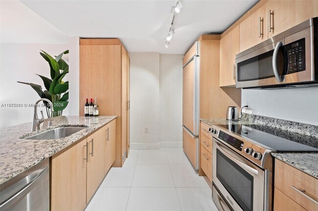 Foto del edificio - 10275 Collins Ave
