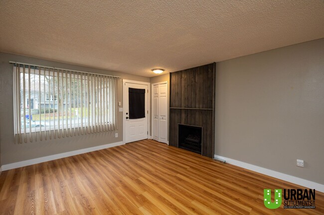 Building Photo - Great 3 bedroom 2 bathroom townhome for rent in South Spokane Valley