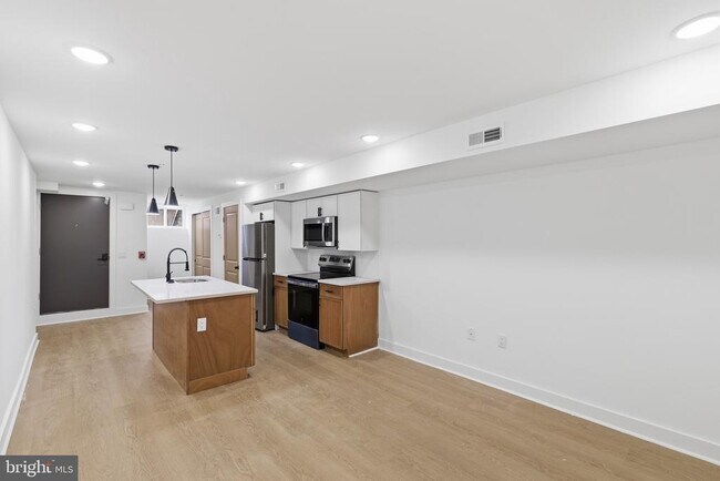 Building Photo - 863 N 43rd St