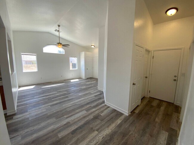 Building Photo - 3314 Vina Ct