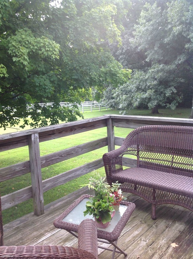 Foto del edificio - 2 br, 1 bath Apartment - 117 Billings Rd