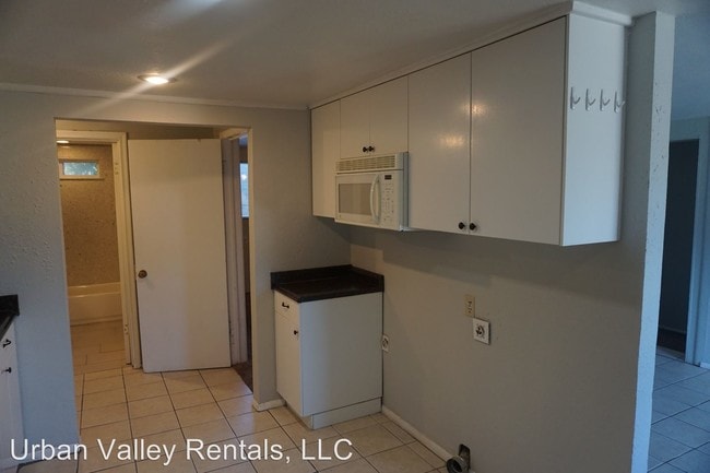 Building Photo - 3670-3672 Atlas Way