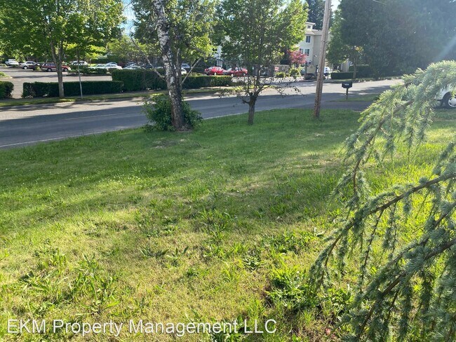 Foto del edificio - 3 br, 1.5 bath House - 7408 NE 58th Street