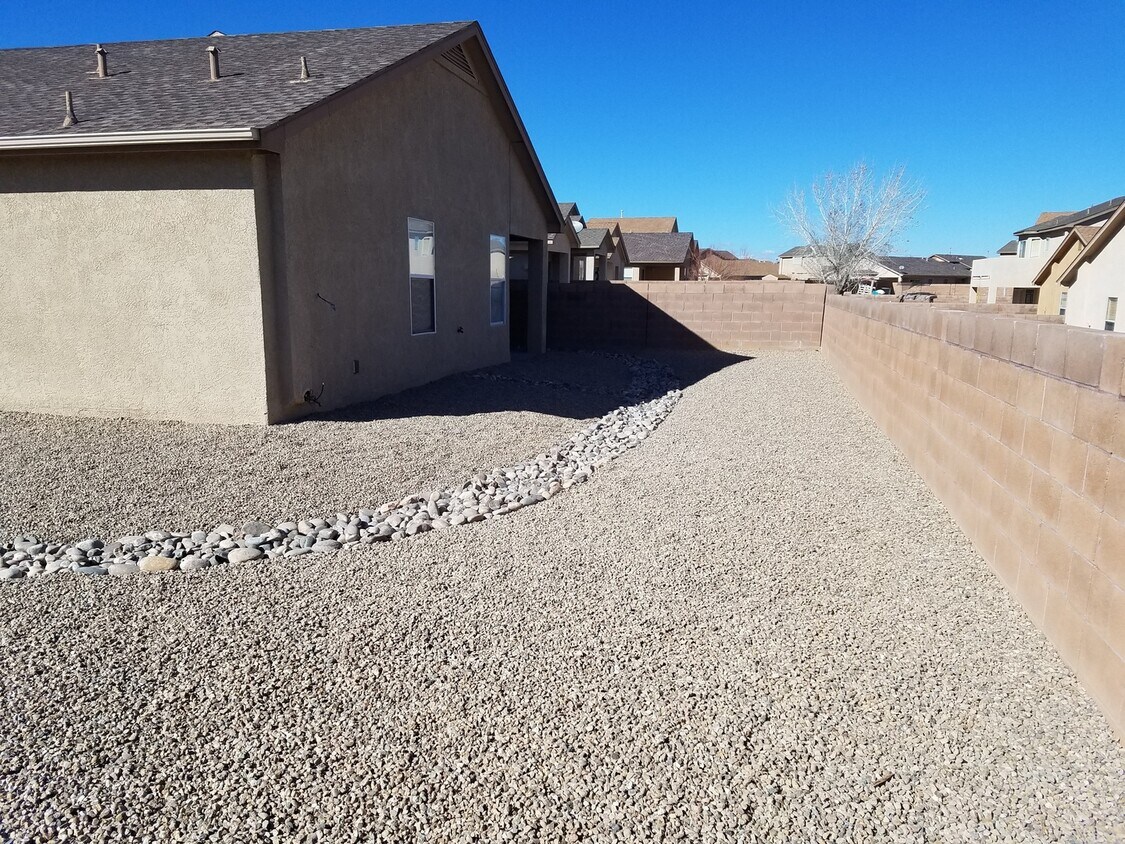 Foto del edificio - Coming soon! May 1st!  4 bed 2 bath home.