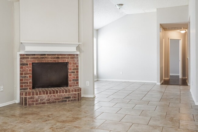 Foto del edificio - 7325 Meadows Dr N