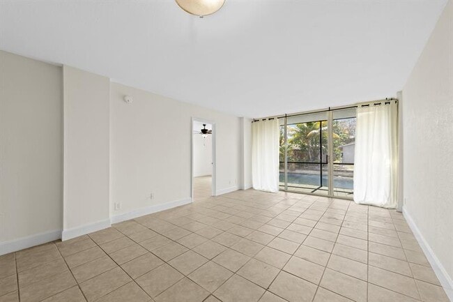 Building Photo - 111 Royal Pk Dr