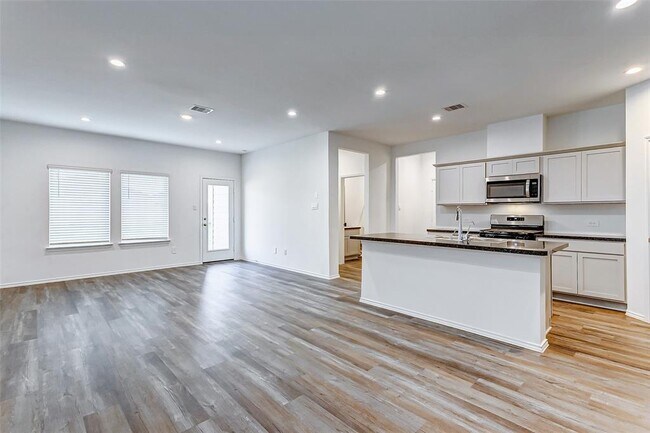 Building Photo - 5626 Avalon Woods Dr