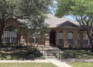 Building Photo - 3117 Cactus Dr