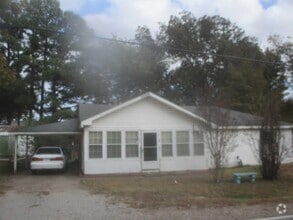 Building Photo - 706 Beauchamp St