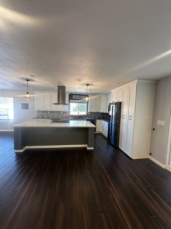 Foto del edificio - $5,250 - 4 Bed / 3 Bath Remodeled House in El Cajon