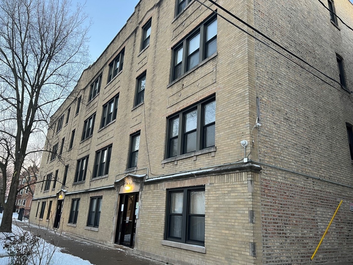 2245 W Rosemont Ave Unit 1, Chicago, IL 60659 Condo for Rent in
