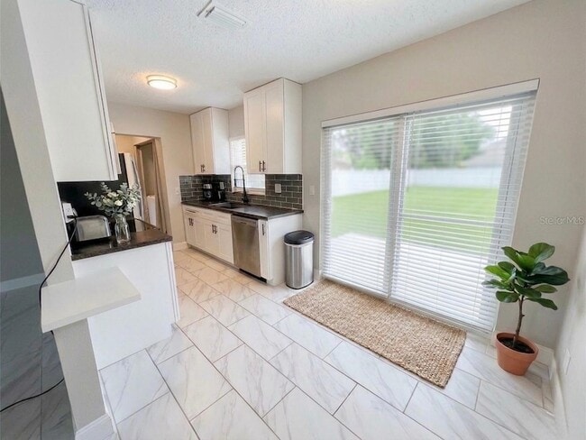 Foto del edificio - 2893 Webley Dr NE