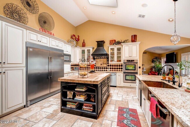 Building Photo - 3437 E Equestrian Trail