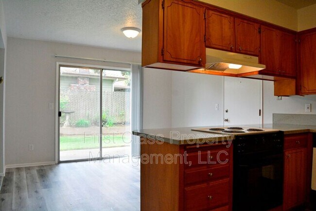 Building Photo - 4401 NE 129th Pl