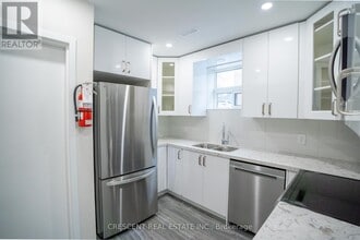 Building Photo - 19 Queen St W