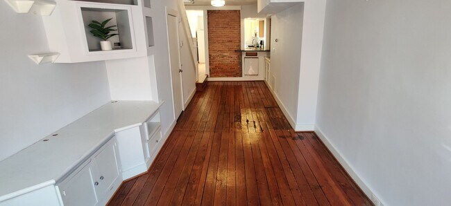 Building Photo - Charming 2Bedroom Townhome in Riverside!