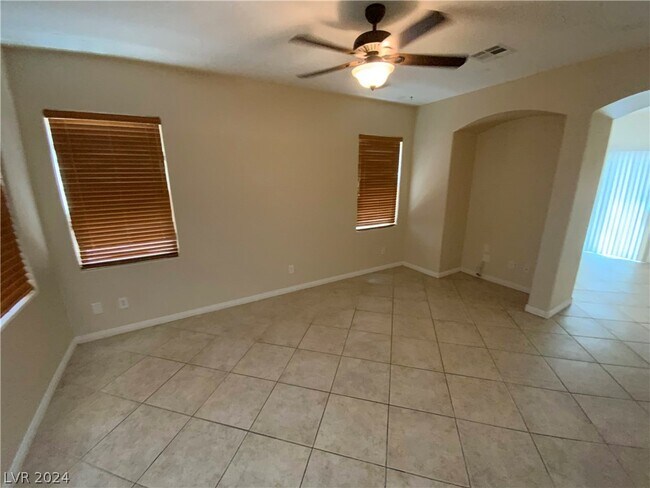 Foto del edificio - 8411 Sequoia Grove Ave