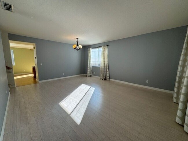 Foto del edificio - Gold River 4 Bedroom with Large Brick Patio in backyard!