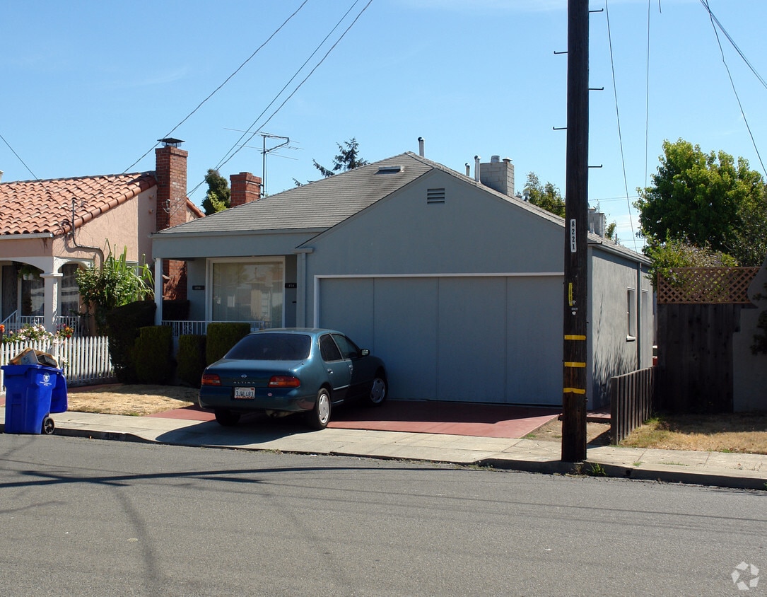 Building Photo - 454 29th St