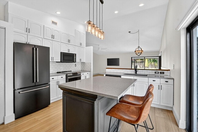 Building Photo - 1340 NW 22nd Ave