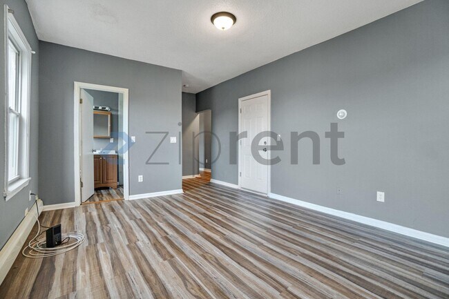 Building Photo - Unit 3L