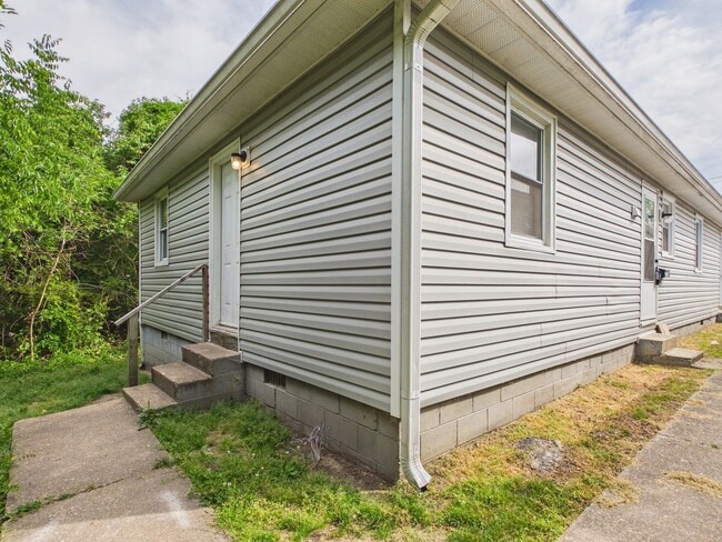 Building Photo - 838 S Jones St