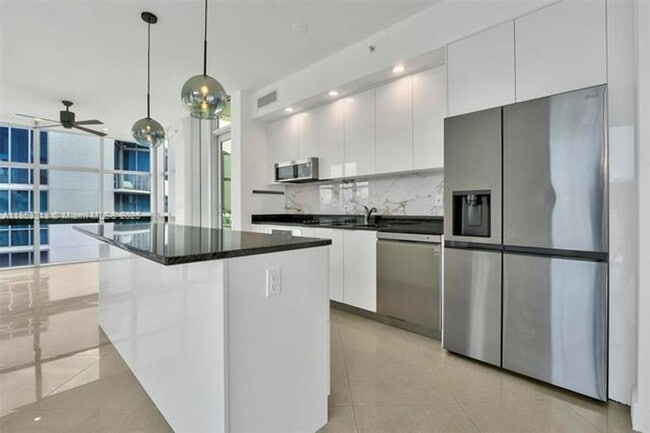 Foto del edificio - 3131 NE 188th St