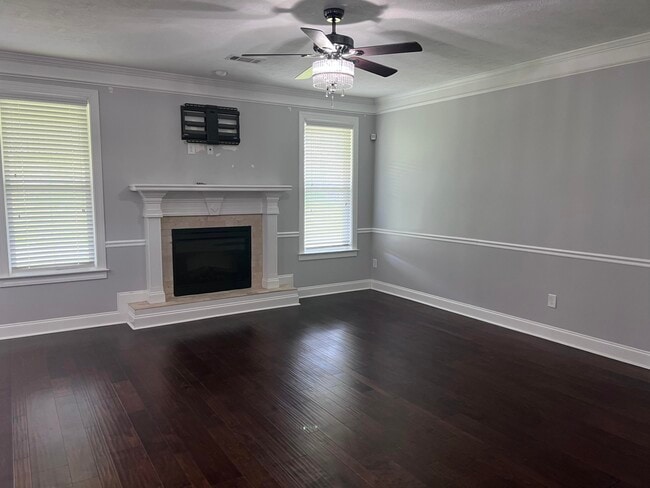 Building Photo - 212 Tulip Dr