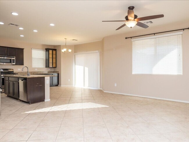 Building Photo - 3 bedroom, 2.5 baths