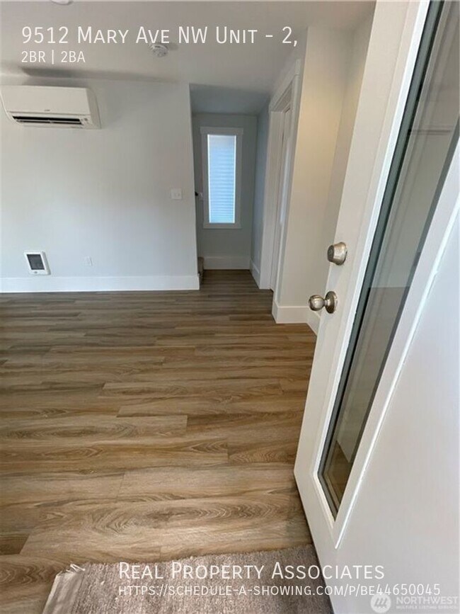 Building Photo - Charming 2-Bedroom Apartment in Seattle's ...