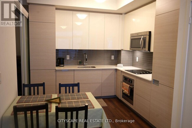 Building Photo - 210 Simcoe St