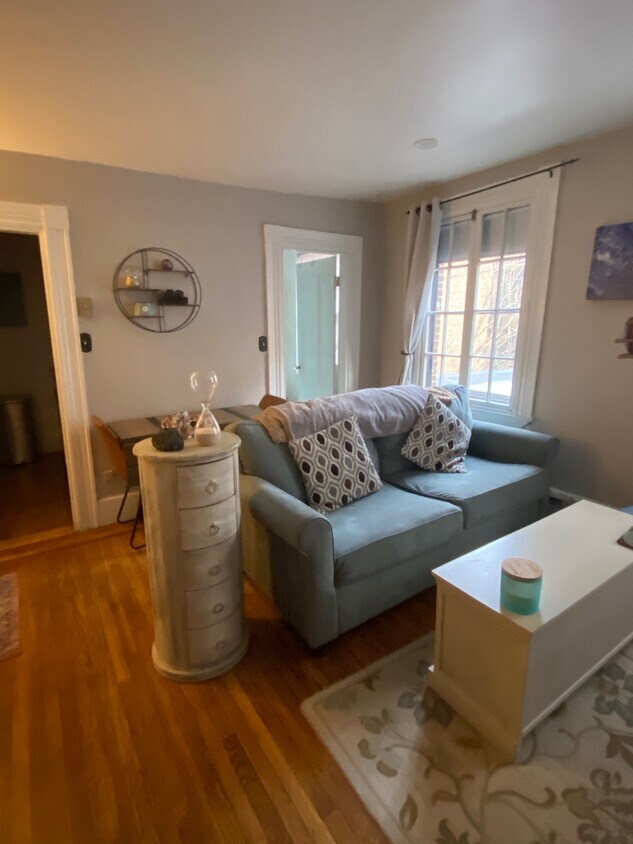 Primary Photo - 127 Charles St